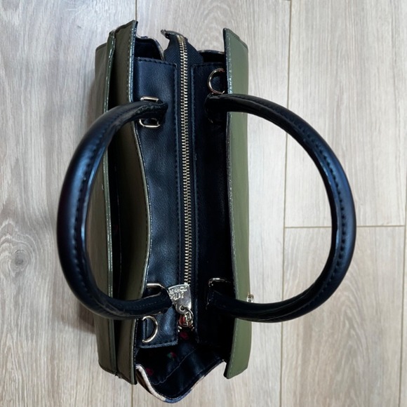 Betsey Johnson handbag Green w/ Leopard Print Black Handle Rose Lining Designer - Picture 13 of 16